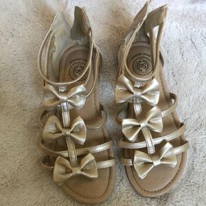 Girls gold bow sandals size 4